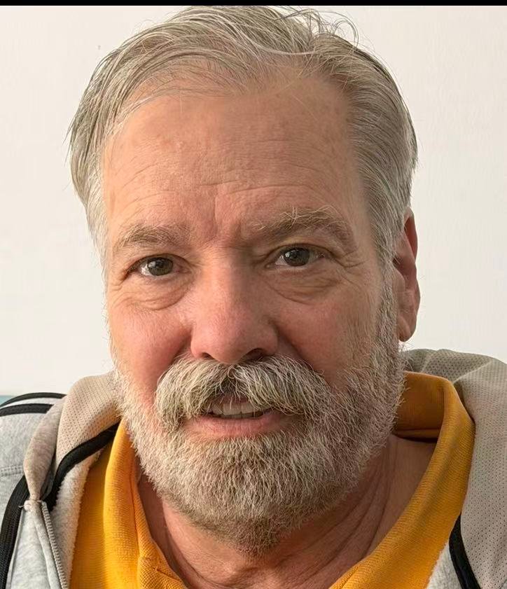 gray hoodie YELLOW polo 1